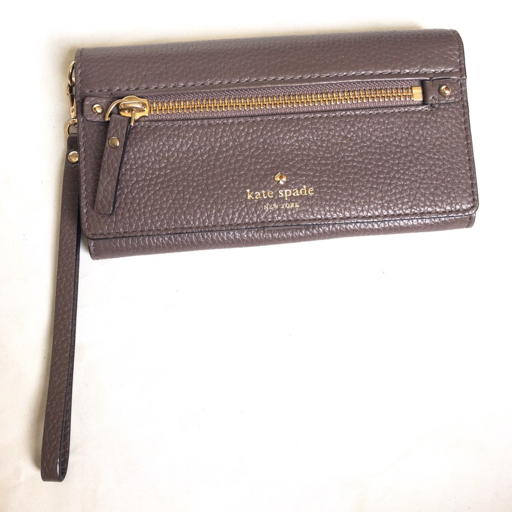 kate spade Cobble hill leather wristlet EUC taupe color